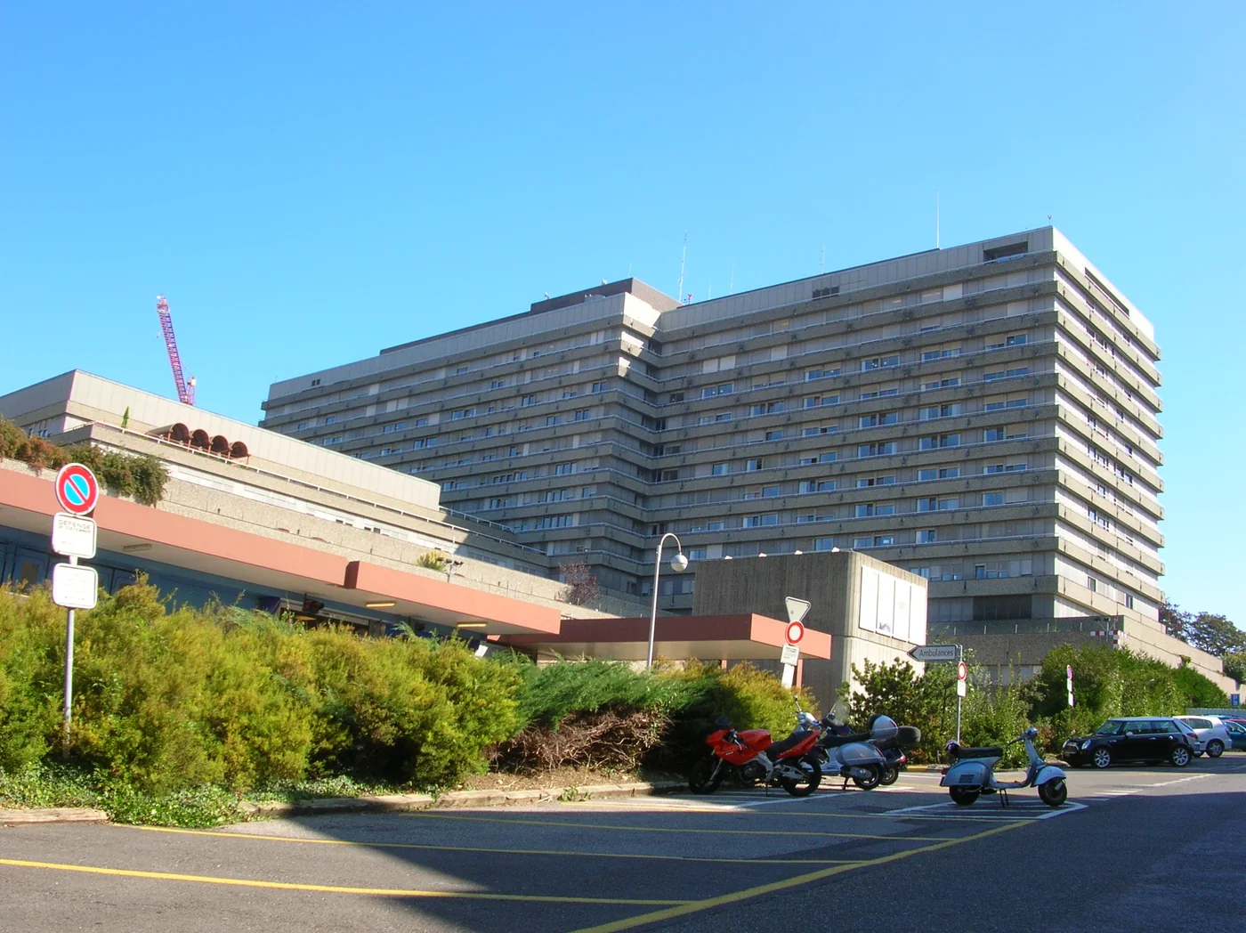 Lausanne University Hospital (CHUV), 2007. Healthcare context photograph; it does not identify anyone in the testimonies.
