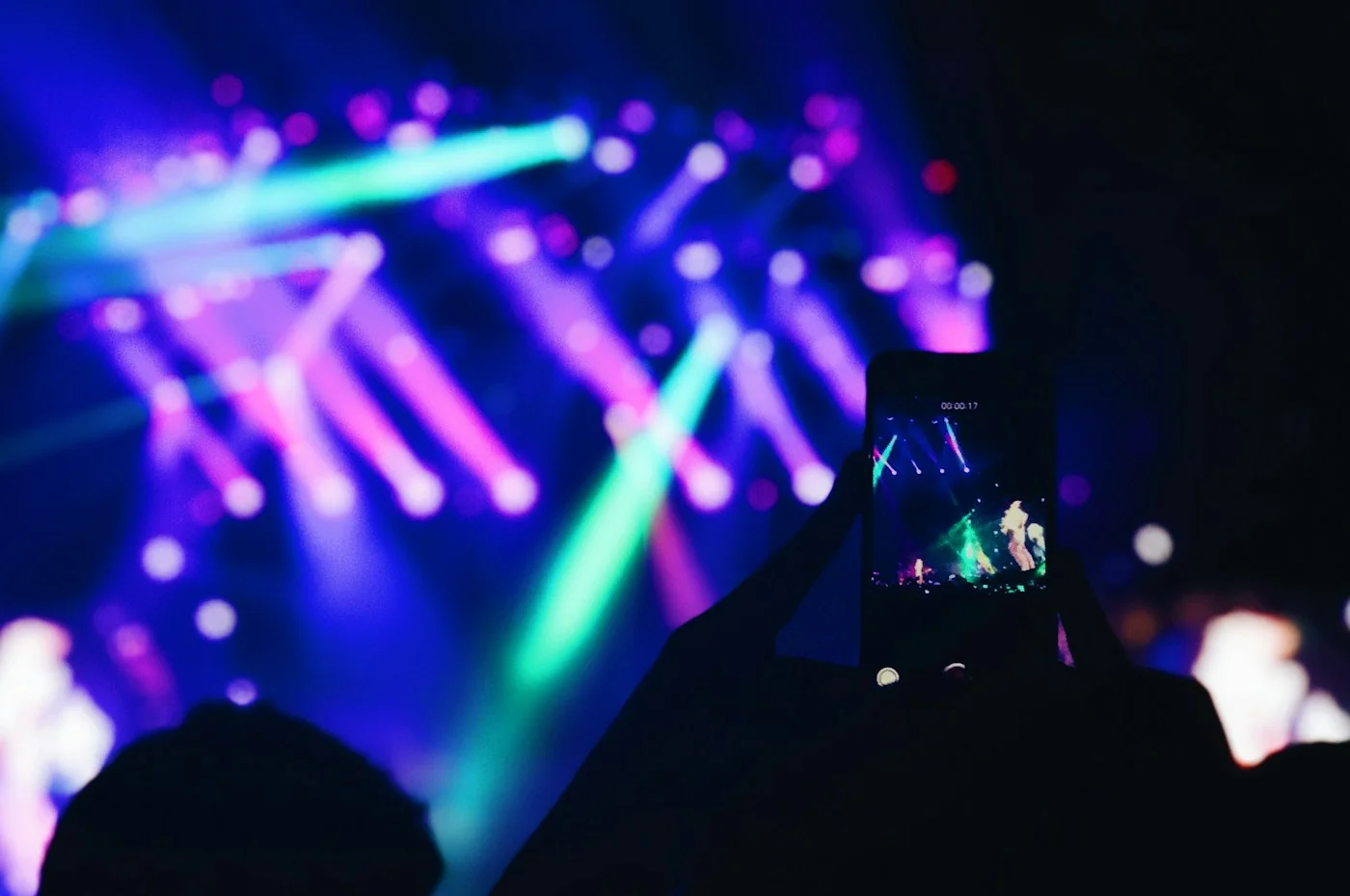 Audience at a concert in Madrid. Nightlife context photograph; it does not depict the Barbastro festivities.