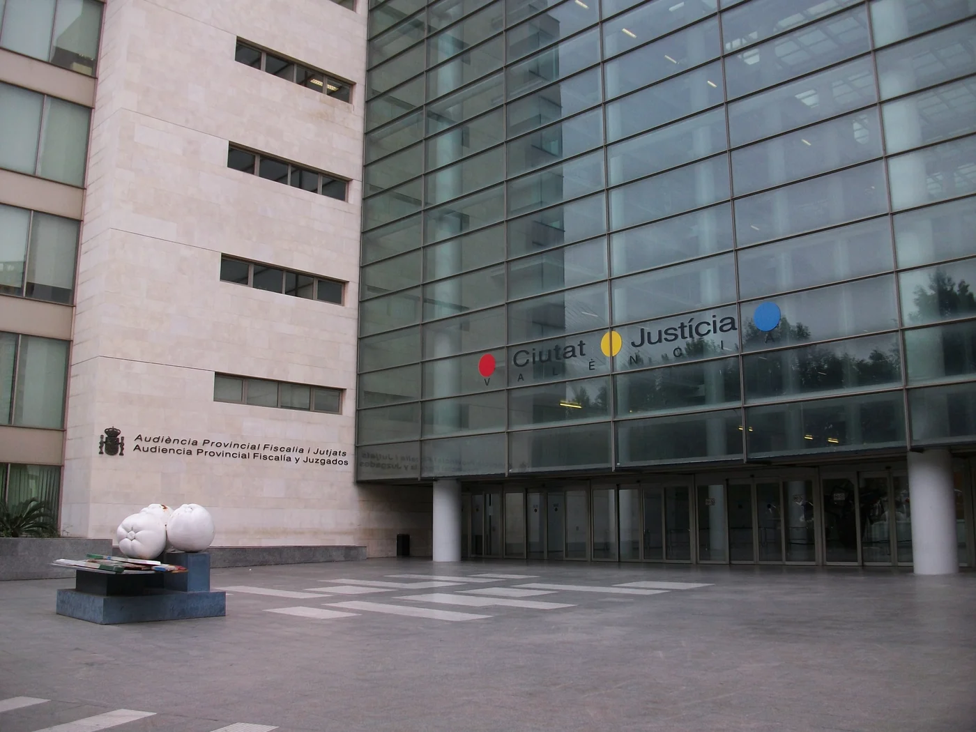 València’s courthouse complex in 2012. Institutional context photograph, unrelated to the individuals and events under investigation.