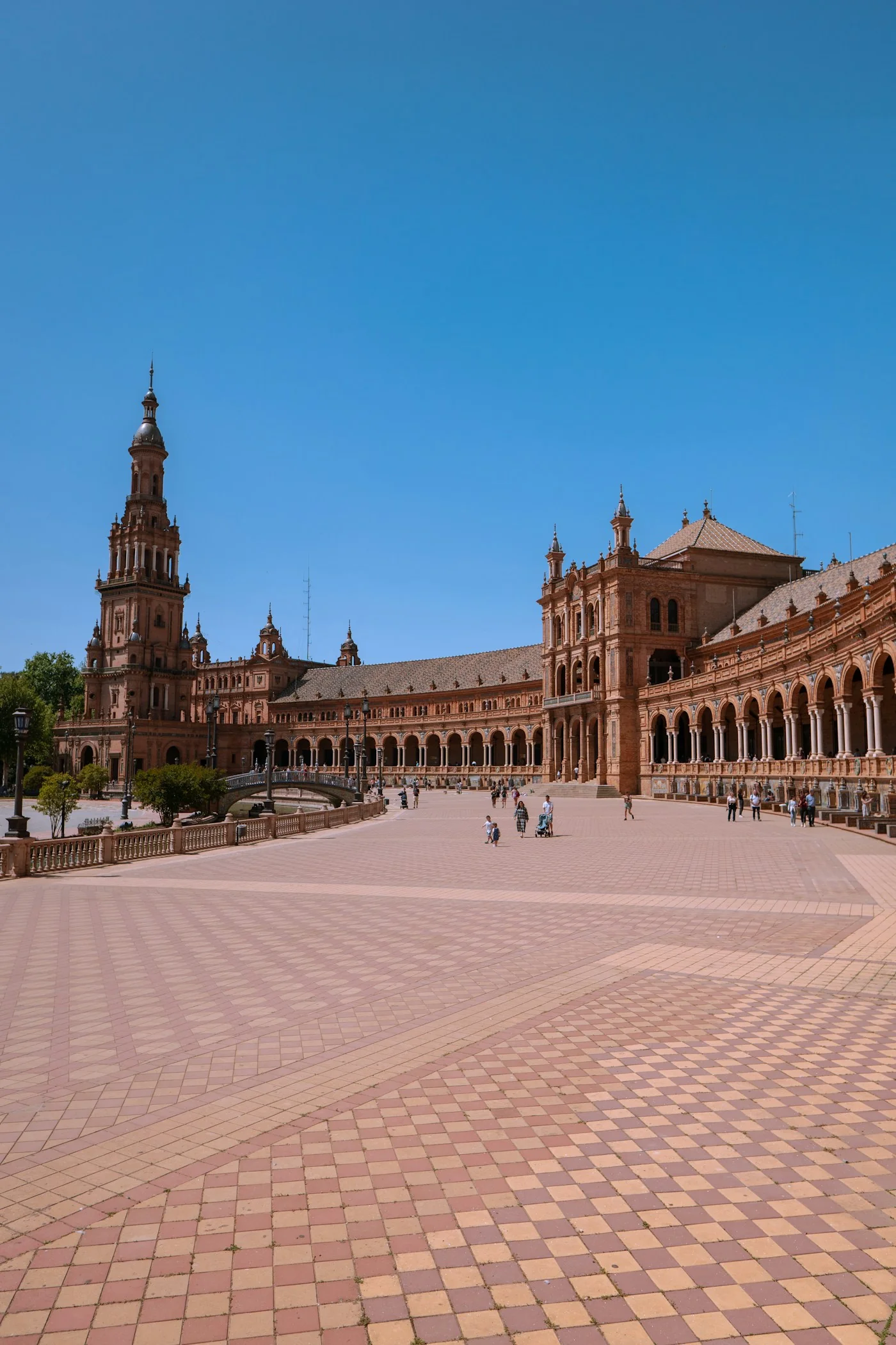Plaza de España, Seville. Geographical context photograph of Andalusia; it does not depict a crisis centre.