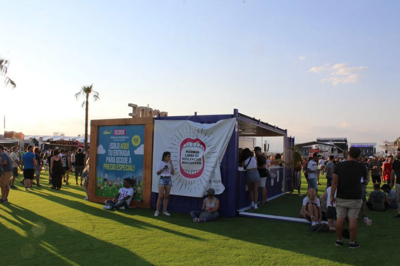 A Punto Violeta at Madrid’s Mad Cool festival in 2018. An archive photograph showing this type of service; it is not from Morón’s workshop or fair.