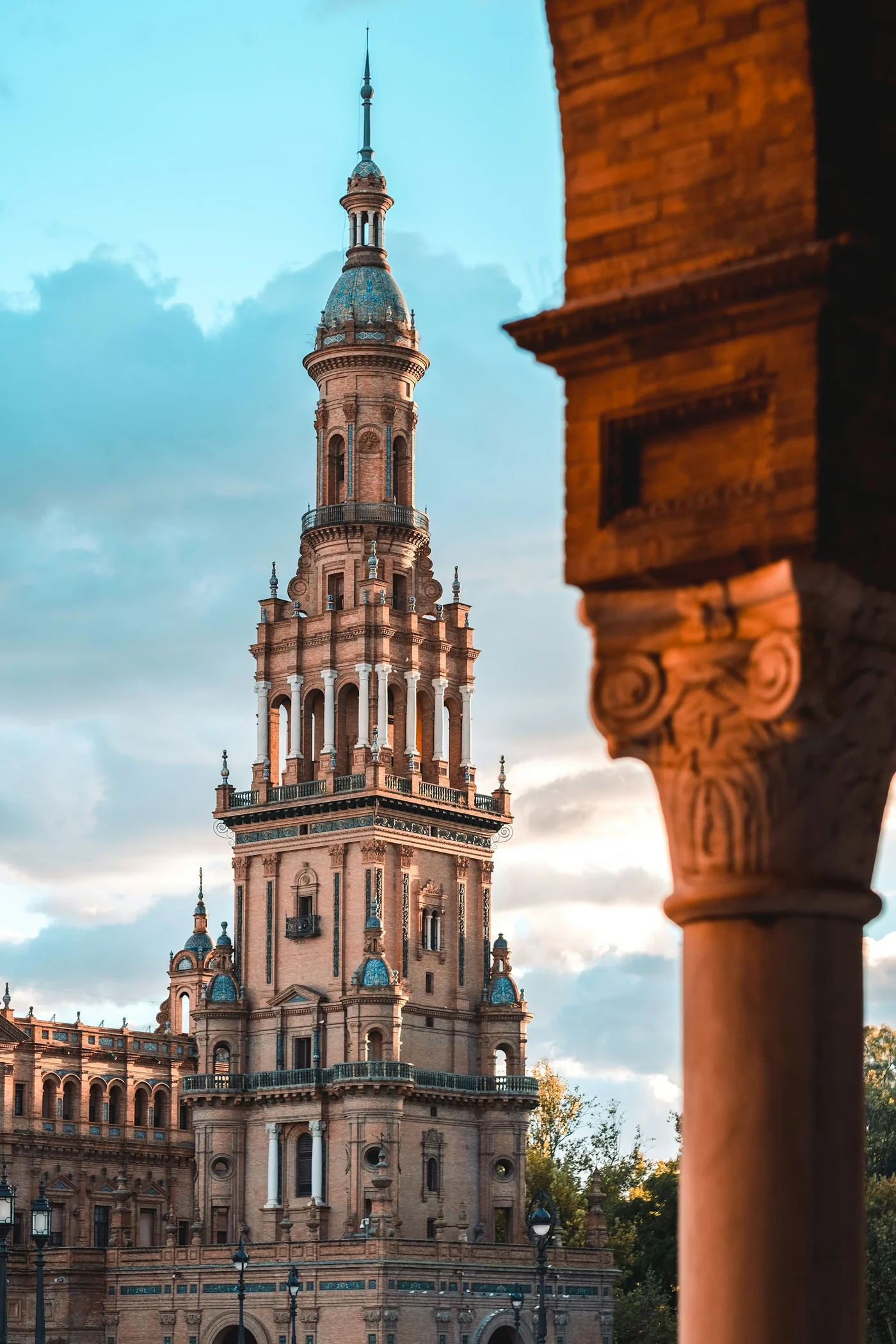 Seville’s Plaza de España in a 2018 archive photograph. City context; it is not presented as the location of the robberies or arrest.