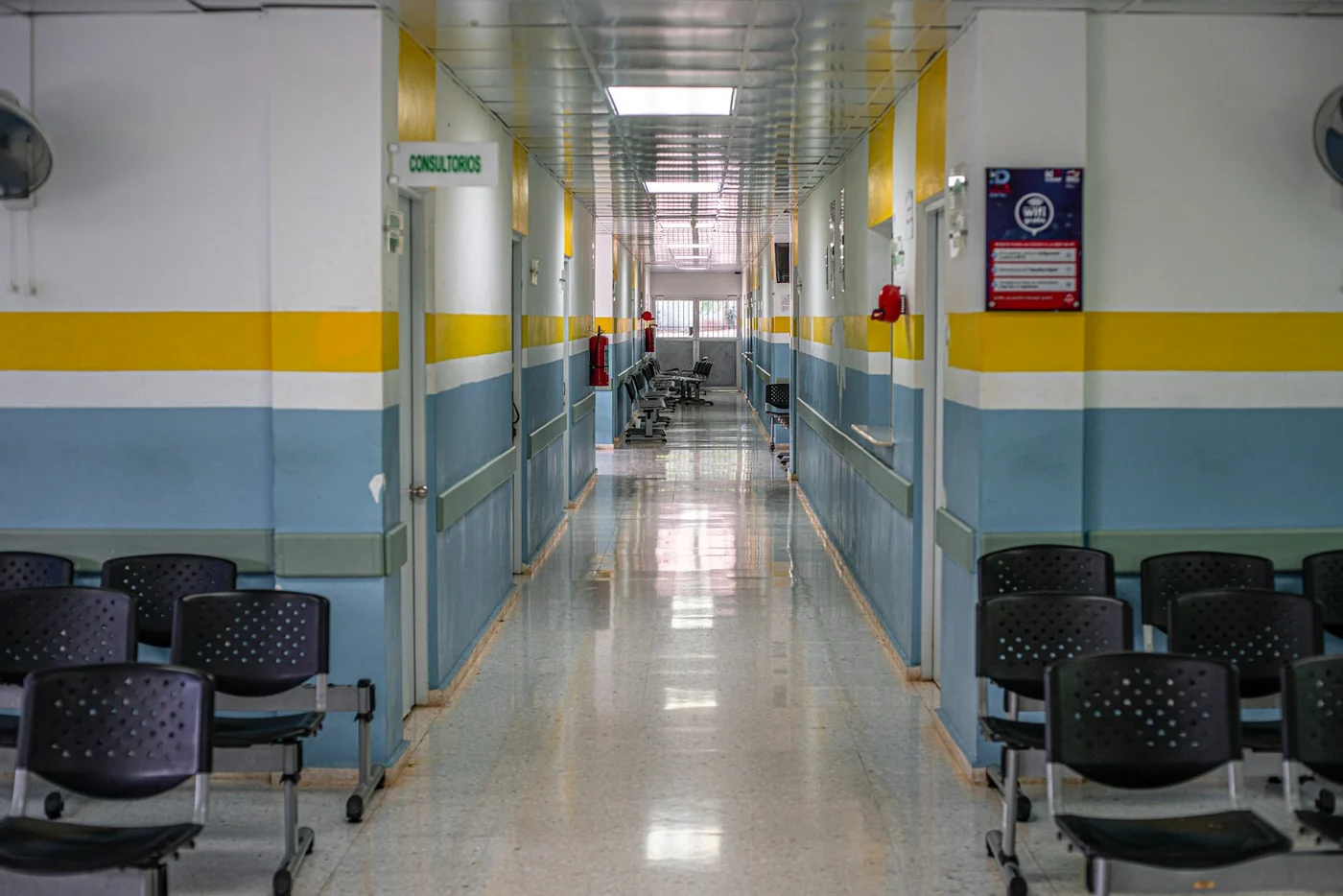 Hospital corridor photographed in Pedernales, Dominican Republic. Healthcare context; it is not one of the hospitals or cases in the Spanish survey.