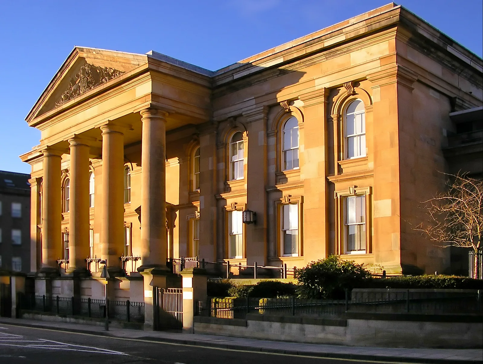 Dundee court building in an archive photograph. City context; it does not show the hearing or anyone involved in the case.