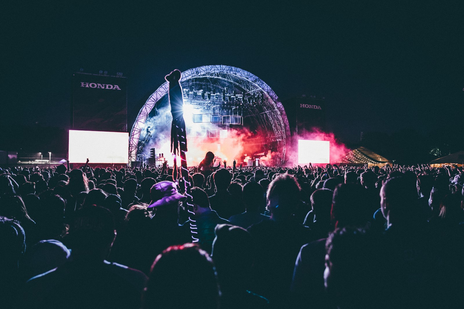 An open-air concert. Context photograph; it does not depict a spiking incident.