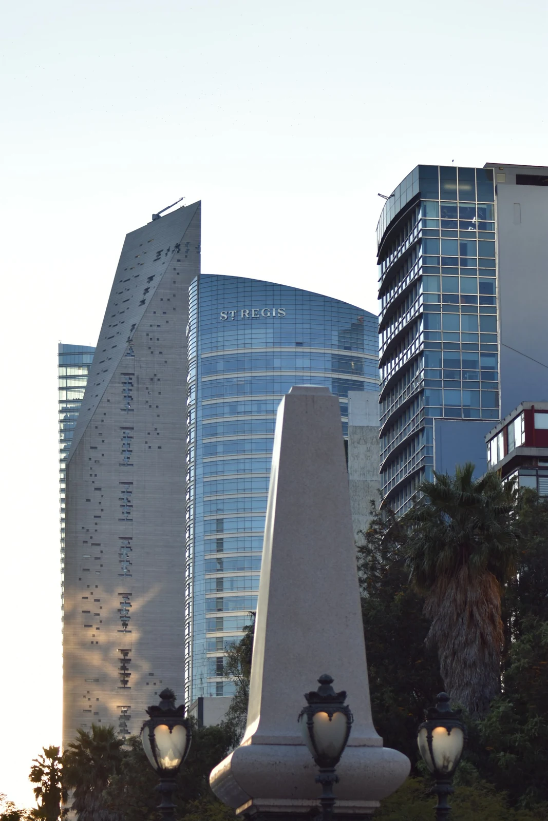 Buildings on Paseo de la Reforma, Mexico City. Urban context photograph; it does not show the congressional session.